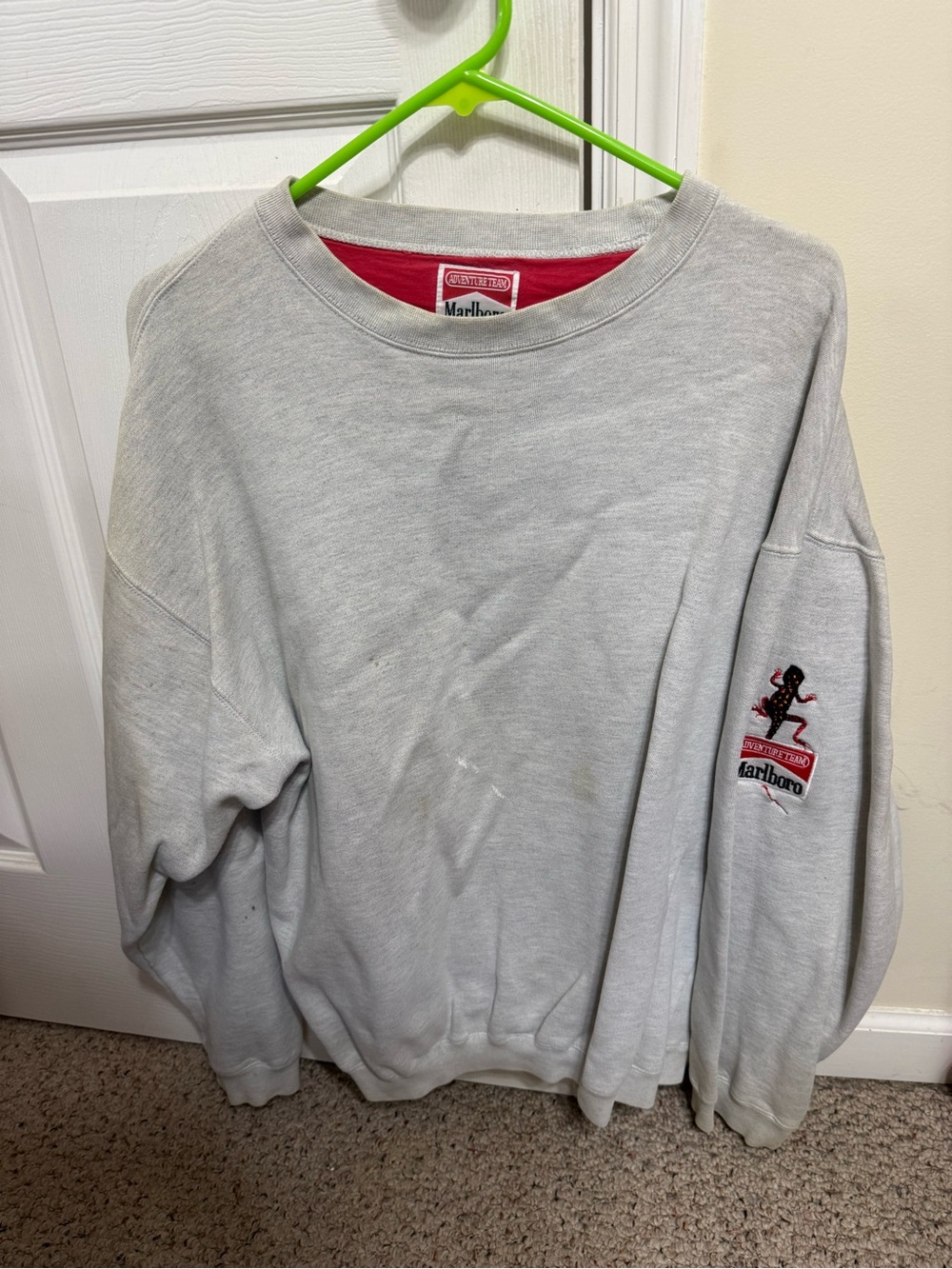 Vintage sz large Marlboro Classic Men’s Light Gray Crewneck Sweatshirt ft lizard